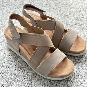 Earth Origins Leather Wedge Sandals  Womens 8.5 Wide Color: Pebble Cadence